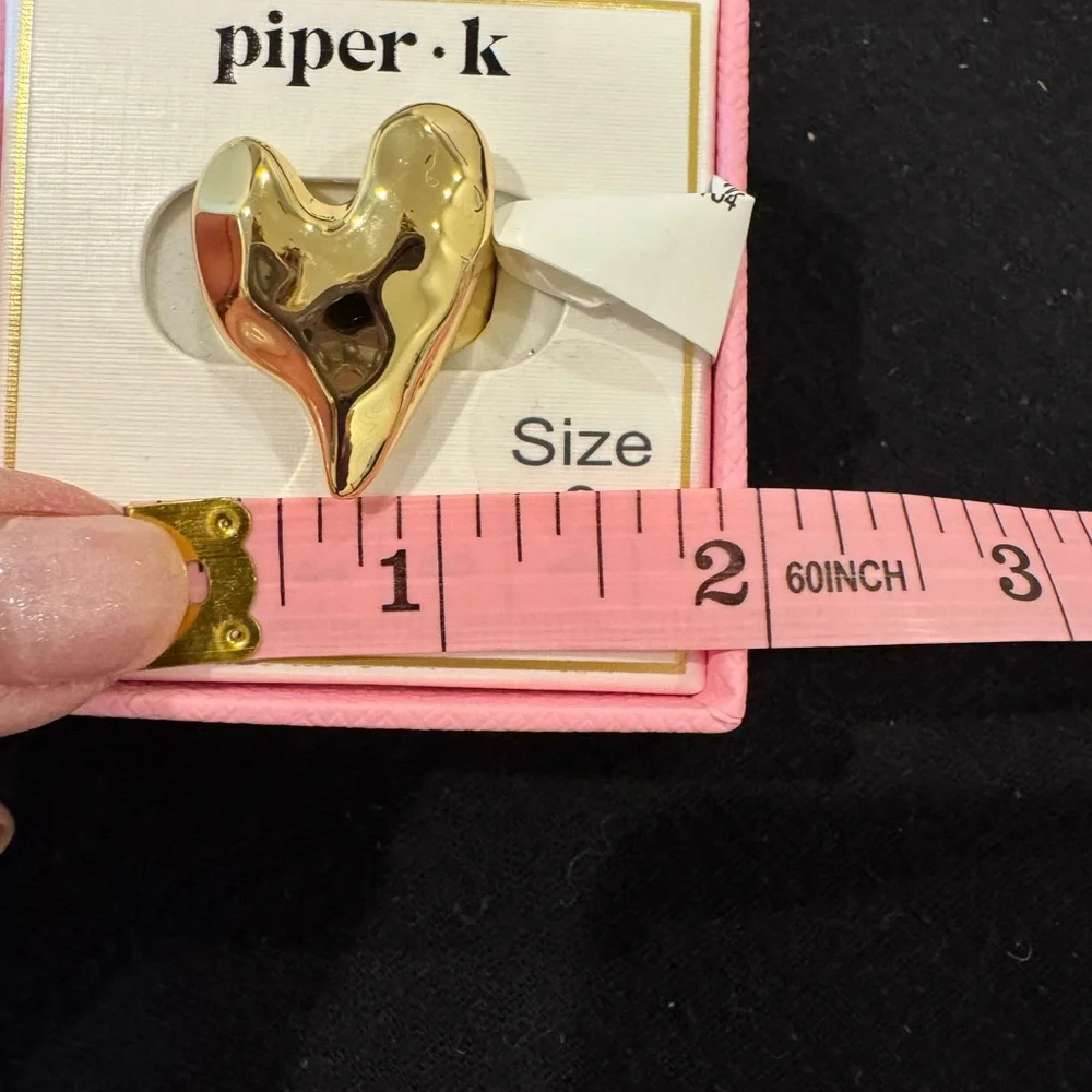 Piper K Gold Plated Heart Ring- fun for Valentine’s Day or all year long💛size 8
